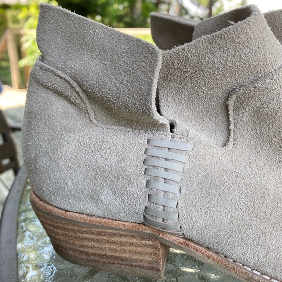Dolce Vita- Women’s Cleo Stacked Heel Genuine Suede Slouchy Tan Bootie, Size 7 - Picture 3 of 11